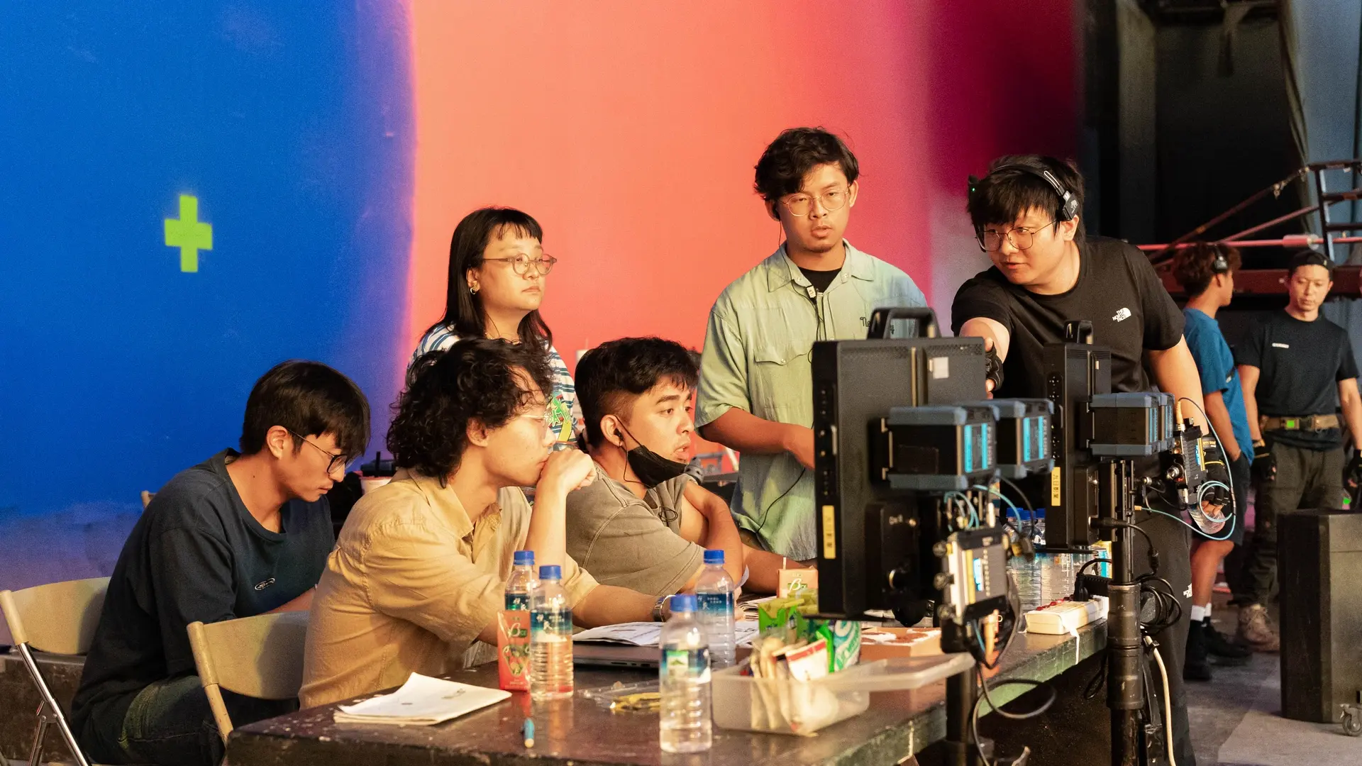 商業行銷影片製作拍攝現場|導演與劇組監看畫面|Studio24 貳肆影像