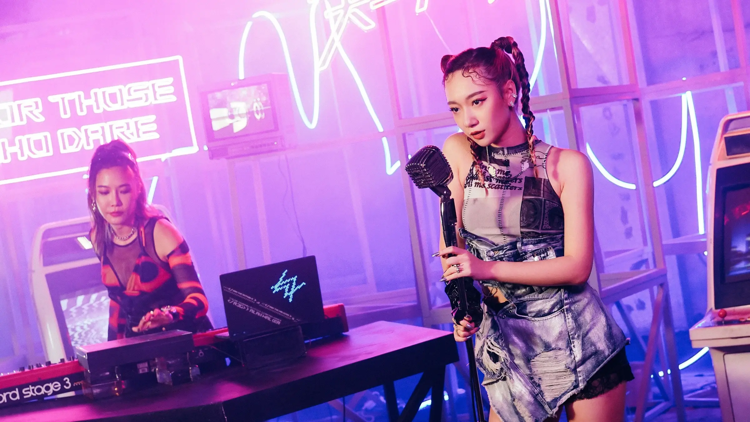 Singer Neon Stage Mv Behind The Scenes
